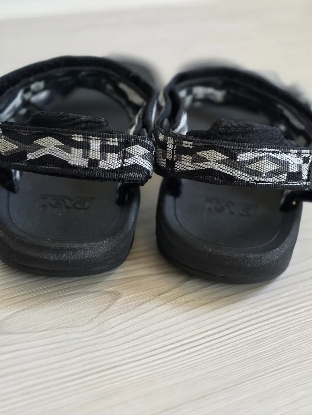 Teva Hurracane Sandals For Man (Size 7) Or Women (Size 9)